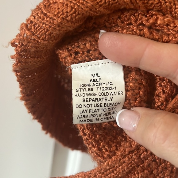 Beautiful lightweight Short Sleeve Sweater Rust Color by Blue B - Picture 4 of 4